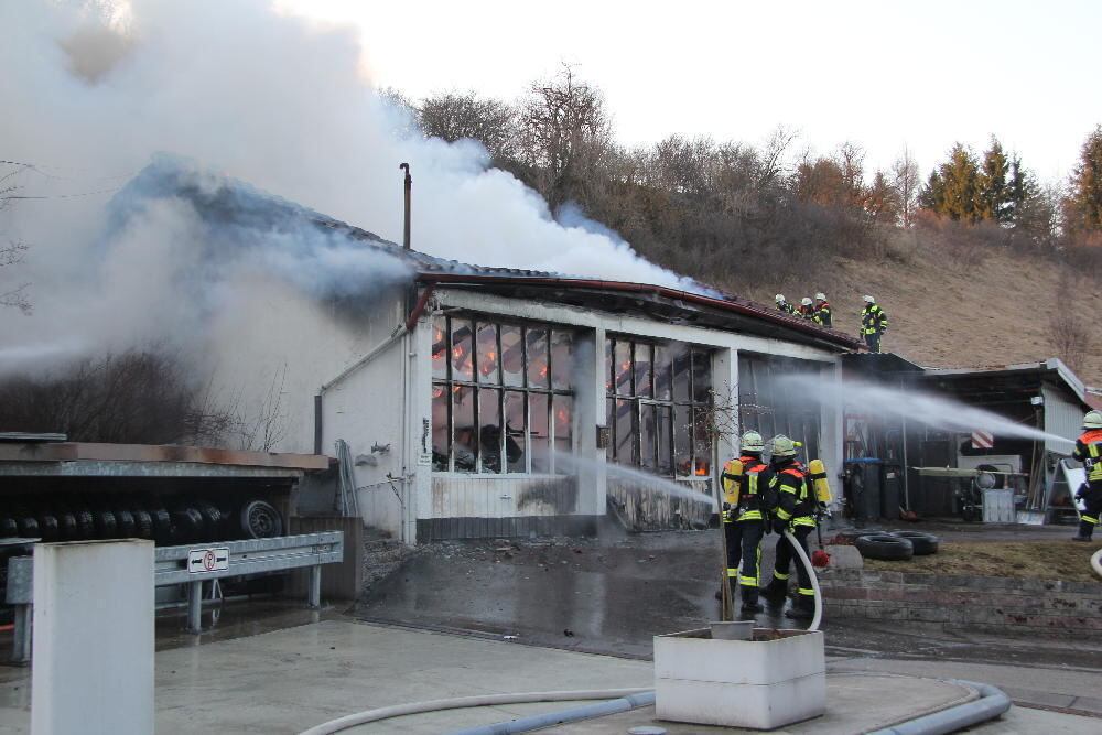 Brand an der alten Erpfinger Tankstelle