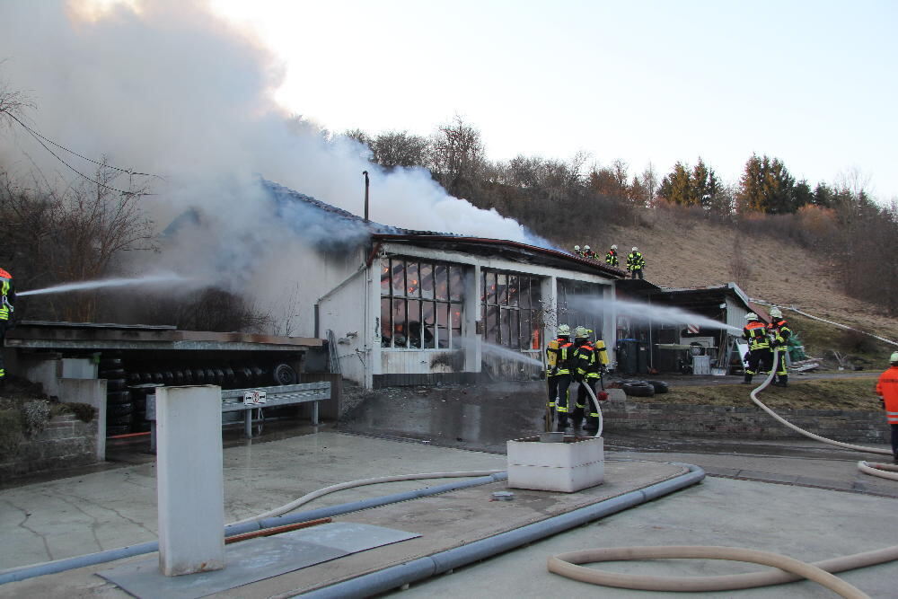 Brand an der alten Erpfinger Tankstelle