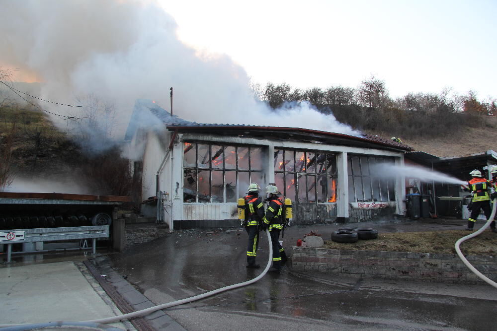 Brand an der alten Erpfinger Tankstelle