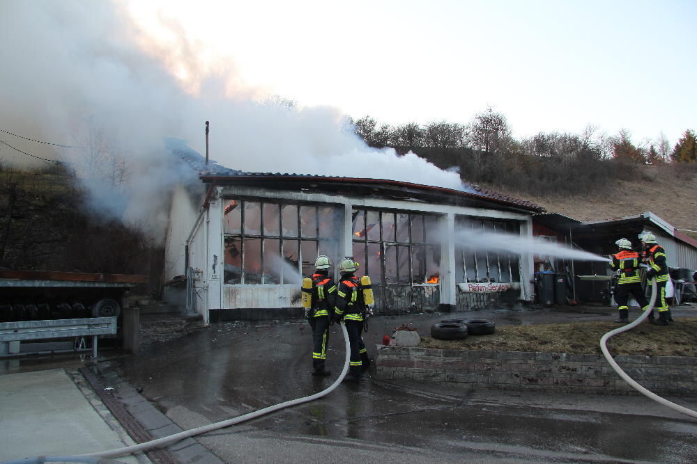 Brand an der alten Erpfinger Tankstelle