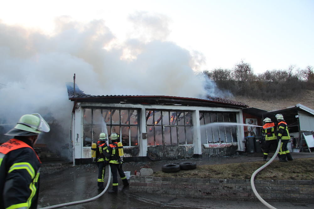 Brand an der alten Erpfinger Tankstelle