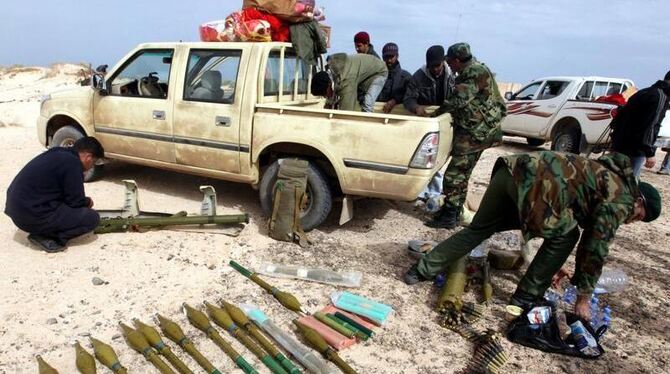 Libysche Rebellen am letzten Checkpoint vor Ras Lanuf, etwa 60km vor der ostlibyschen Stadt Brega.