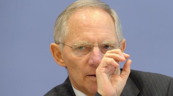 »In Grenzen« hält Bundesfinanzminister Wolfgang Schäuble Steuersenkungen für möglich (Archivbild).