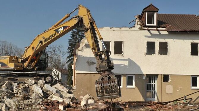 Das war's: Die Erdle-Bauten werden trotz aller Proteste aus dem Gmindersdorf abgerissen, weil die Bosch-Wohnungsgesellschaft ein