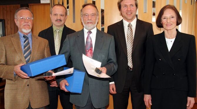 Horst Dienstl, der stellvertretende Vorsitzende Rainer Goller, Walter Grau, Bürgermeister Peter Rist und Vorsitzende Sybille Wei