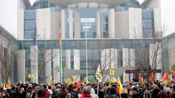 Anti-Atom-Mahnwache vor dem Kanzleramt: Angesichts der japanischen Katastrophe hat sich das Blatt in der deutschen Atompoliti