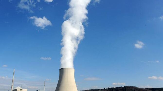 Die Atomkraftwerken Isar 1 und 2 in im bayerischen Niederaichbach: Bundeskanzlerin Merkel hat sich mit den Ländern darauf ver