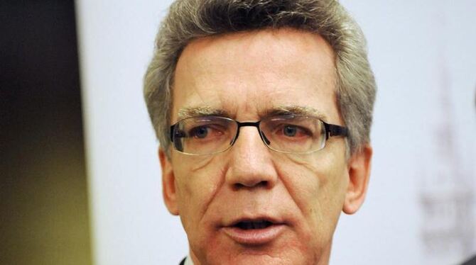 Verteidigungsminister Thomas de Maizière will im Herbst über das künftige Standortkonzept der Bundeswehr entscheiden. 