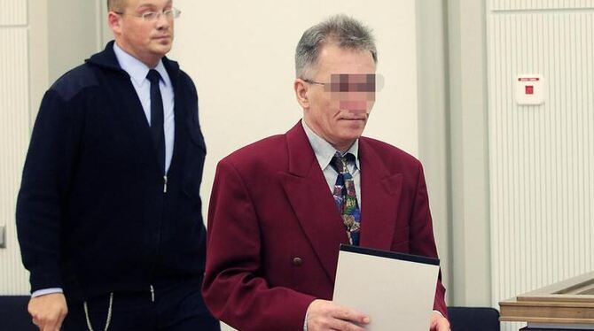 Der 48-jährige Angeklagte aus dem Westerwald gibt nach Angaben seiner Verteidigung alle Vorwürfe aus dem Plädoyer der Anklage