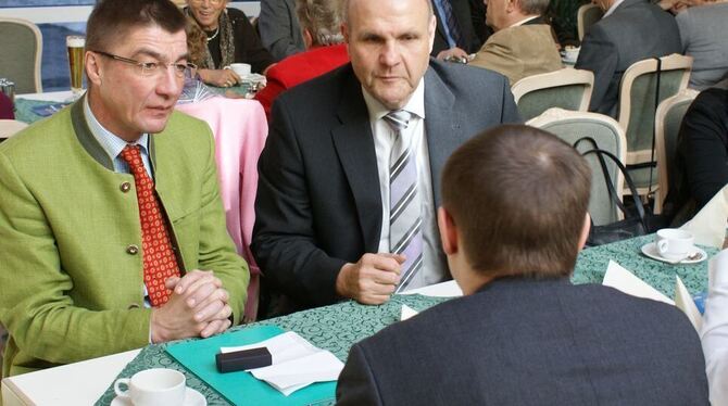 Dr. Andreas Schockenhoff und Karl Wilhelm Röhm beim CDU-Ermstaltreffen. FOTO: STÖ