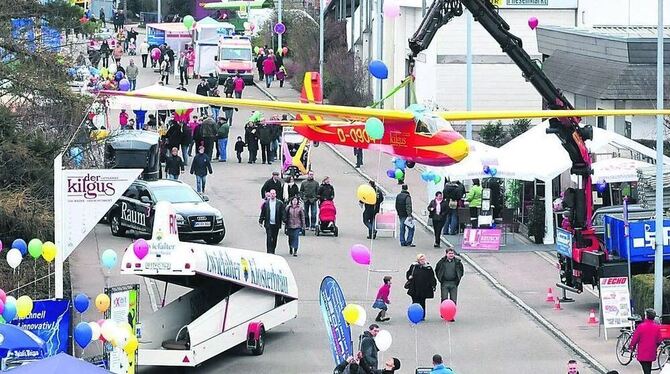 Hochbetrieb auf der »Präsentiermeile« Gutenbergstraße bei der letzten Gewerbe- und Industrieschau im Jahr 2009. GEA-ARCHIVFOTO: