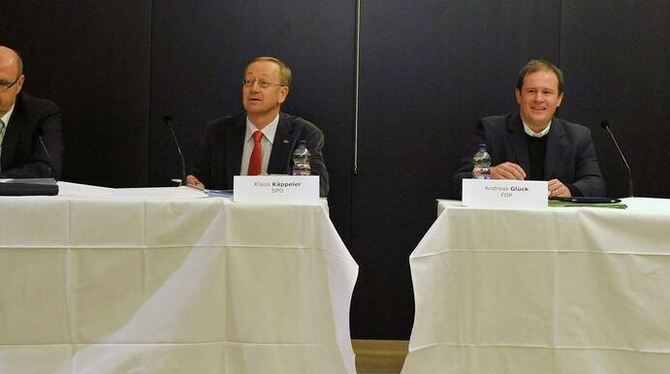 Wahlpodium in der Schlossmühle (von links): Karl-Wilhelm Röhm (CDU), Klaus Käppeler (SPD), Andreas Glück (FDP) und Dominic Esche