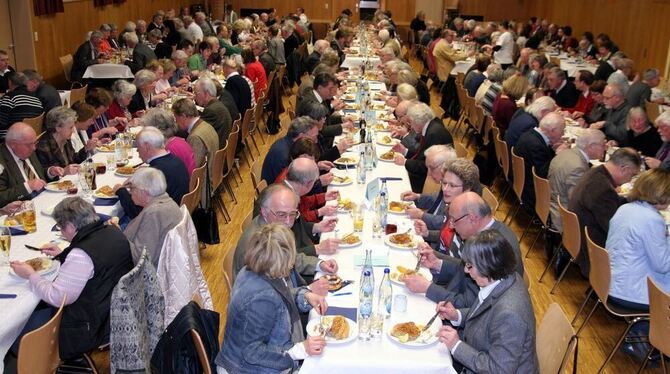 200 Portionen Schiedwecken wurden am Mittwoch in der Kemmlerhalle serviert.