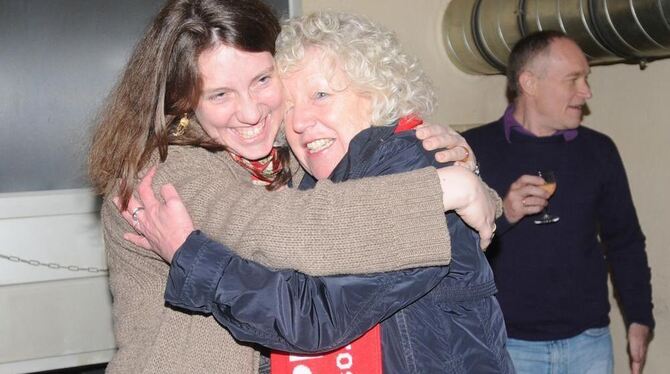 Freude bei der SPD: Kreisvorsitzende Dorothea Kliche-Behnke mit Rita Haller-Haid.