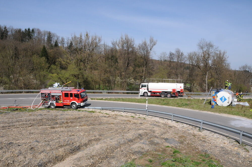 Tanklastzug B 27 Dusslingen verunglückt