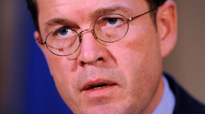 EX-Verteidigungsminister Karl-Theodor zu Guttenberg beharrt weiter auf seiner Darstellung, nicht absichtlich abgeschrieben zu