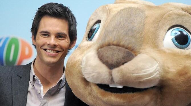 James Marsden und der Osterhase.