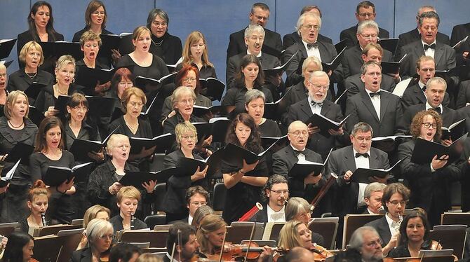 Der Philharmonia Chor führt mit Mitgliedern der Württembergischen Philharmonie unter Leitung von Martin Künstner Bachs Matthäus-