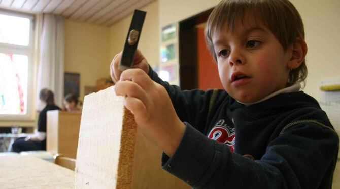 Dettingen muss für die Betreuung von Kindern immer mehr Geld ausgeben. GEA-ARCHIVFOTO: BENJAMIN DÜRR