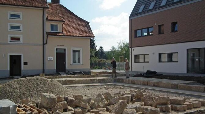 Der Reichenecker Dorfplatz ist im Werden. FOTO: LASSLOB