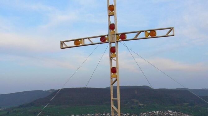 Mit einem Holzkreuz - das Foto wurde bei der ersten Aktion im Jahr 2009 aufgenommen - und weiteren Feierangeboten will der CVJM