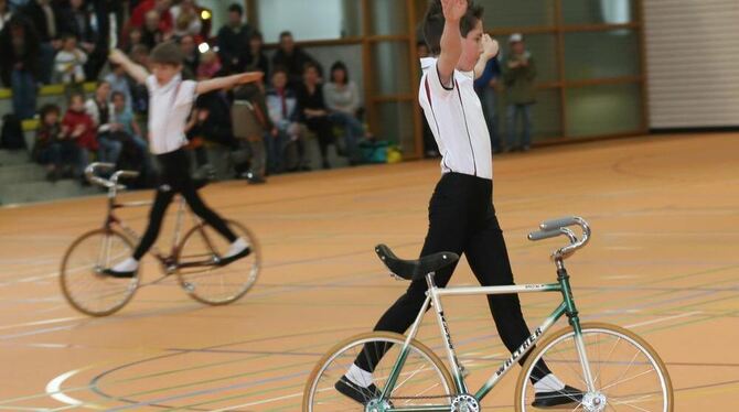 Szene vom Festakt zur Eröffnung der Sport- und Kulturhalle Gomaringen 2008. FOTO: REISNER