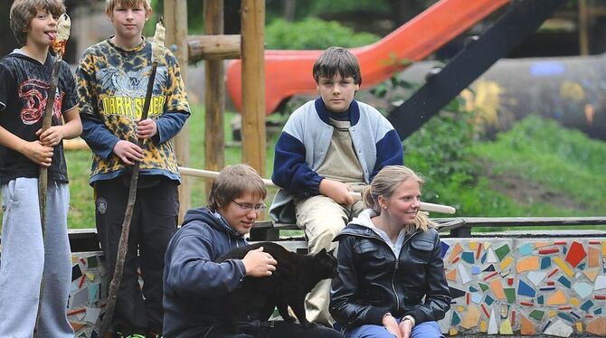 Gemeinsam Pläne aushecken oder lieber mit der Katze schmusen? Der Aktivitätsspielplatz zeigt sich vielseitig. Foto: Trinkhaus