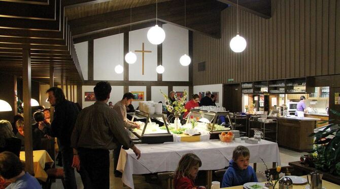 Bei Familien und Gruppen beliebt ist das Feriendorf Gomadingen. Die beiden Jugendgästehäuser werden jetzt saniert. FOTO: KOZJEK