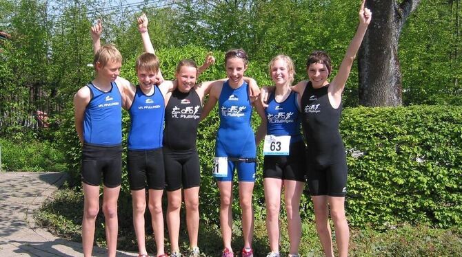 Top: Die Triathlon-Gruppe der Wilhelm-Hauff-Realschule kam ins Bundesfinale. FOTO: PR