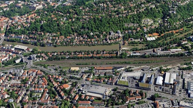 An der Bahnlinie liegt der nächste Schwerpunkt der Tübinger Stadtentwicklung. Dass die Güterbahnhofs-Gebäude unter Denkmalschutz