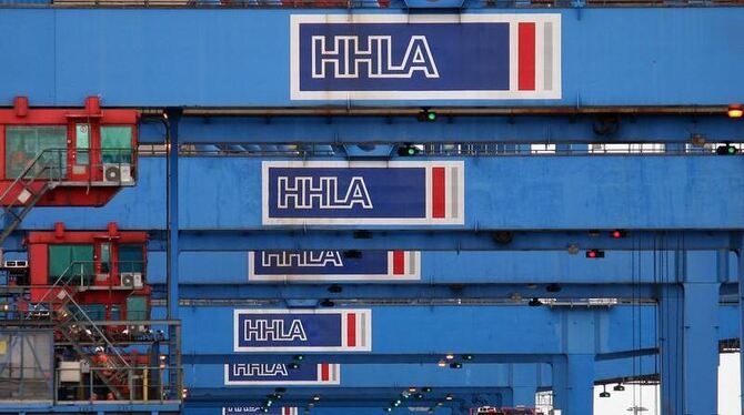 Containerkräne der Hamburger Hafen und Logistik AG (HHLA) in Hamburg.