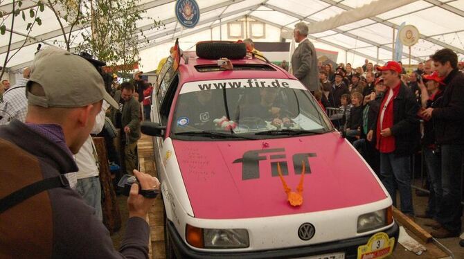 Gaudi beim Rallyestart im Festzelt von Oberstaufen.  ARCHIV-FOTO: CONZELMANN