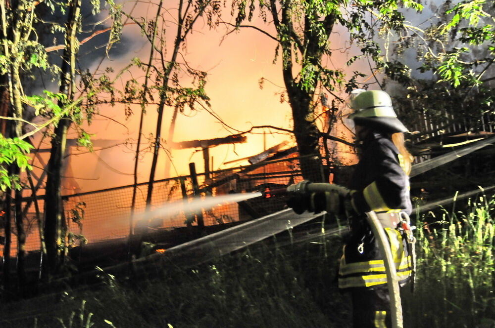 Großfeuer im Nehrener Kirschenfeld