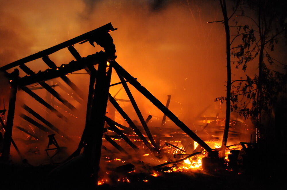 Großfeuer im Nehrener Kirschenfeld