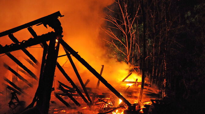 Großfeuer im Nehrener Kirschenfeld