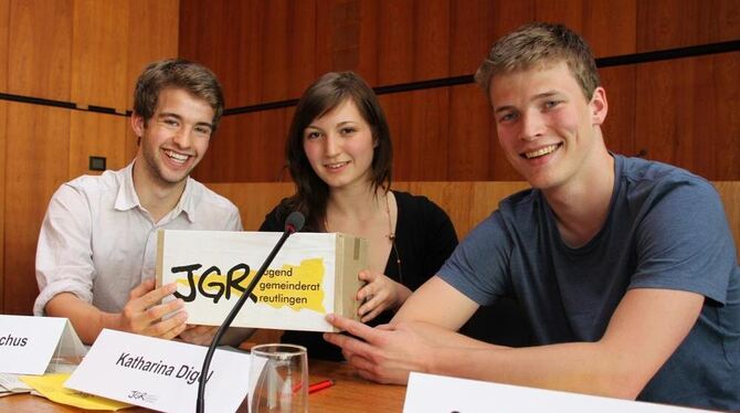 Der neue Vorstand des Jugendgemeinderates (von links): Jannik Gräschus, Katharina Digel und Stephan Meschede. FOTO: LEISTER