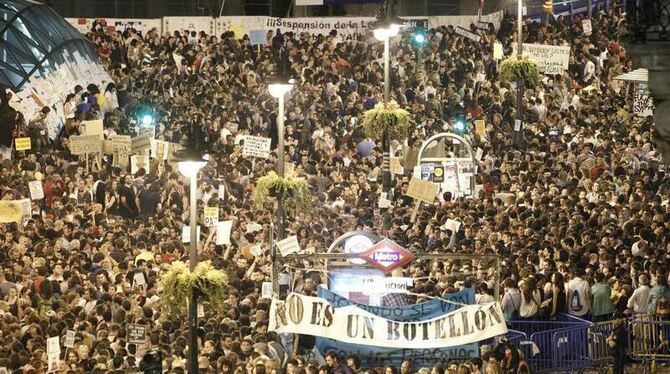 Demonstranten auf den seit Anfang der Woche besetzten Platz der Puerta del Sol in Madrid.