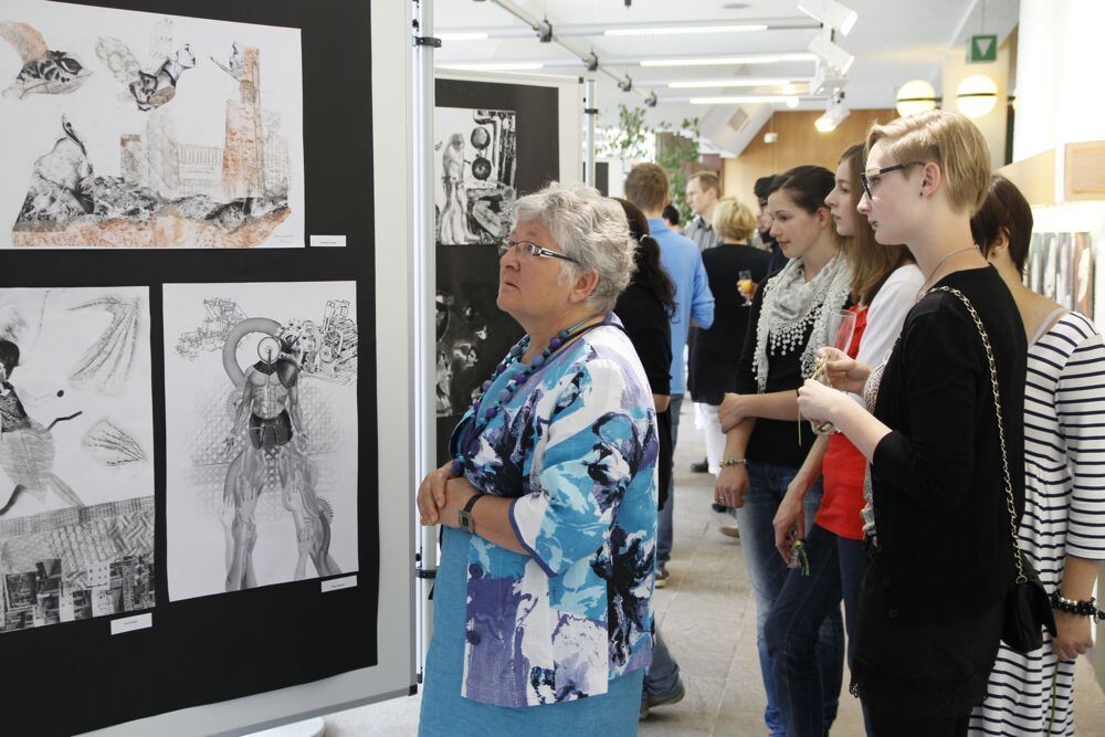 Vernissage bzw. eine Matinée mit dem Neigungskurs Bildende Kunst des Quenstedtgymnasiums Mössingen