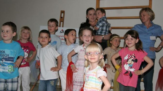 Reine Lebensfreude beim Tanz der Kinder des Integrativen Kinderhauses Metzingen. Die Einrichtung läuft schon seit September 2010