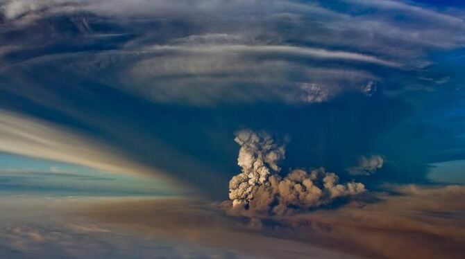 Die Wolke über dem Grimsvötn hat eine Höhe von mehreren Kilometern.