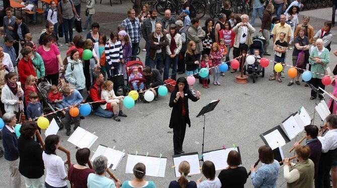 Klingende Werbung für die Musikschule: Wie viele andere Ensembles gab auch der Blockflötenspielkreis um Evelin Eißler-Krause Kos