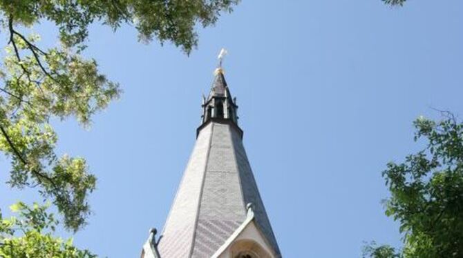 Turm der Dettinger Stiftskirche.