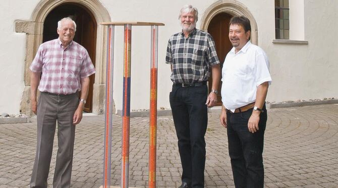 Ernst Großmann, Architekt Uwe Seiferth und Pfarrer Thomas Henning (von links) hoffen auf weitere Spenden für die neuen Kirchenbä