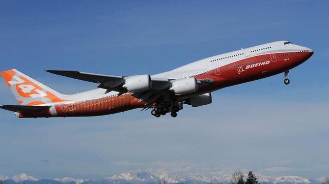 Testflug einer Boeing 747-8-Maschine: Der US-Hersteller erwartet eine starke Nachfrage nach großen Langstreckenflugzeugen. 