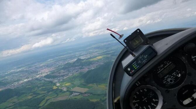 Eningen und die Achalm im Blick haben die Segelflieger bei ihrem Wettbewerb. FOTO: FRANZ