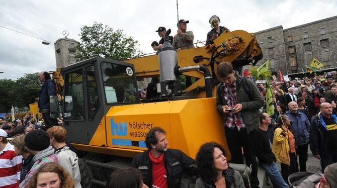 Demonstranten auf dem Baugelände von Stuttgart 21.