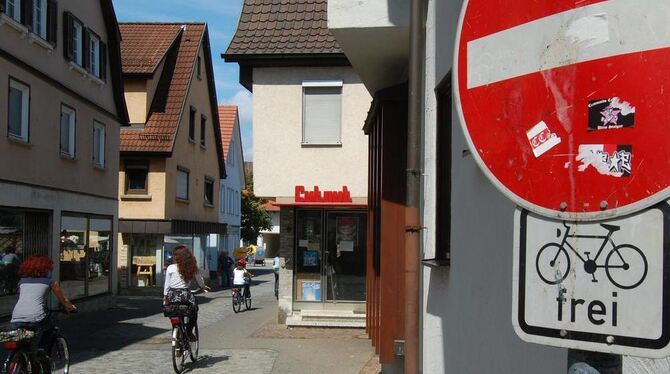 Schneller am Ziel, aber Vorsicht geboten: Fahrten gegen die Einbahnrichtung