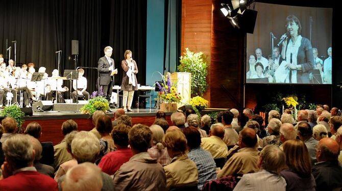 Schon am Morgen kamen mehr als 500 Besucher in die Listhalle. GEA-FOTO: MEYER