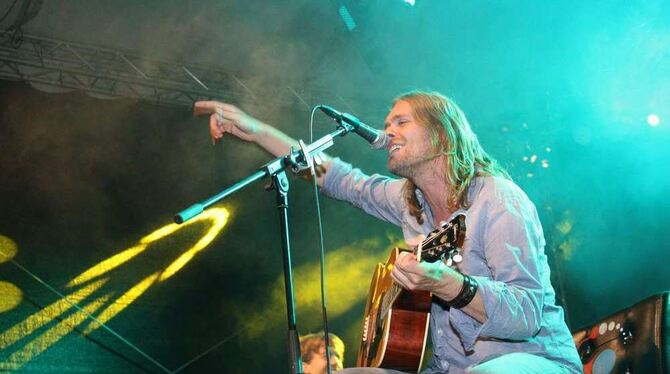 Songwriter Pohlmann legte sich beim fünften »KuRT«-Festival voll ins Zeug für sein Publikum.  FOTOS: STRÖHLE