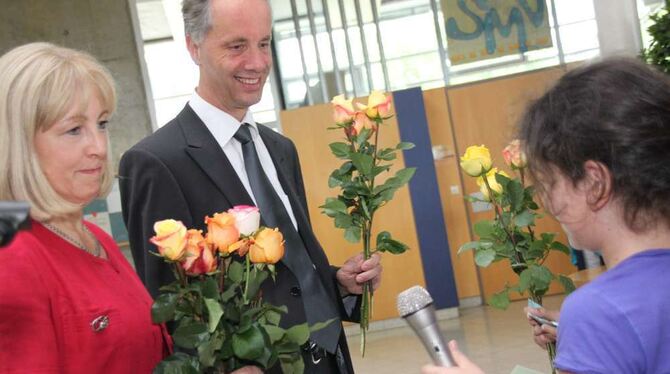 Adieu und Willkommen für Claudia Reiner und Martin Simma-Löffelhardt.  FOTO: NOL